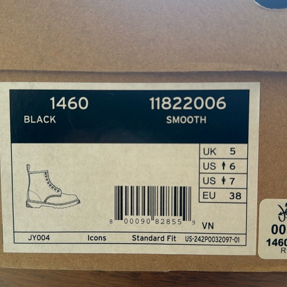 NWOT Dr. Martens 1460 Boots: Black Smooth Leather - Picture 8 of 9